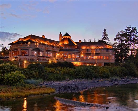 campbell river painters lodge hotel outside view