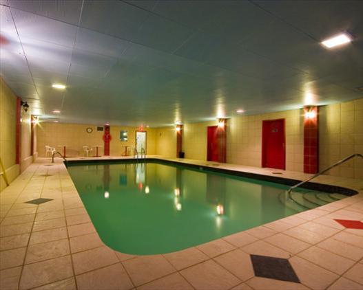 le voyageur hotel piscine quebec vacances canada