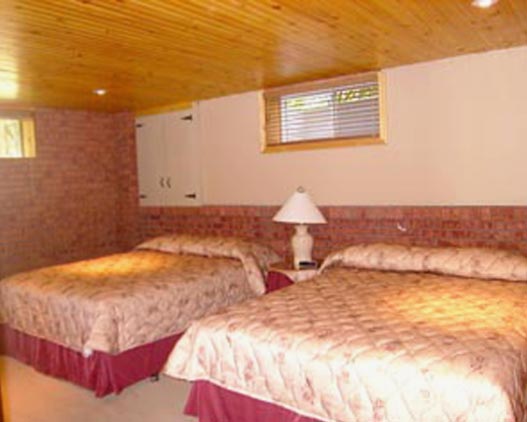 Pow-Wow Point Lodge hotel room