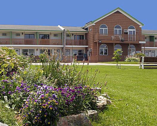 Lauries-Motel-Inn-welcome-travel-Canada-gallery