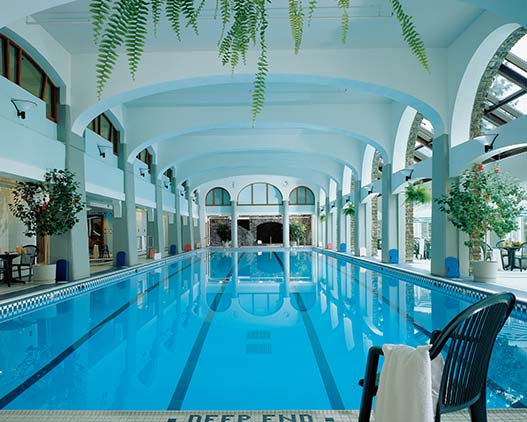 Fairmont-Banff-Springs-pool2-travel-Canada-gallery