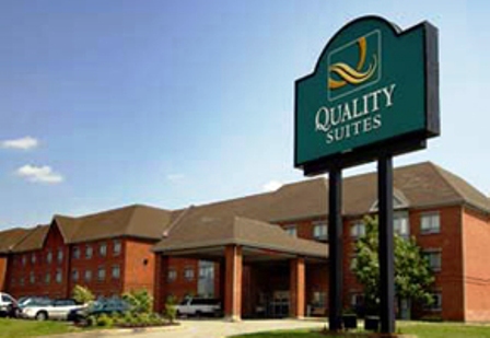 QualitySuitesLavalExterieur