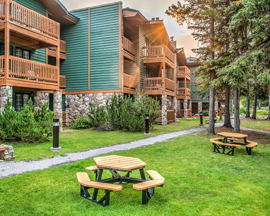 Lake Louise Inn-Exterior 2