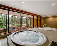 Lake Louise Inn-Hot Tubs