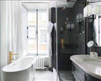 Auberge Saint AntoineBathroomQubecCanadagal