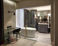 Auberge Saint AntoineBathroomQubecCanadagal