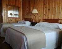 Chambre avec deux lits doubles